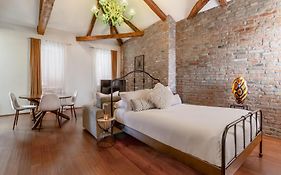 Duomo Murano Apartment With Canal View